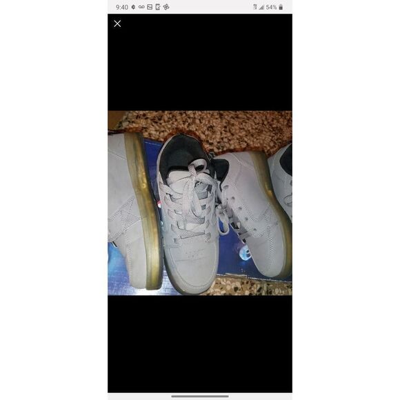 One pair of Heelys - Picture 6 of 8